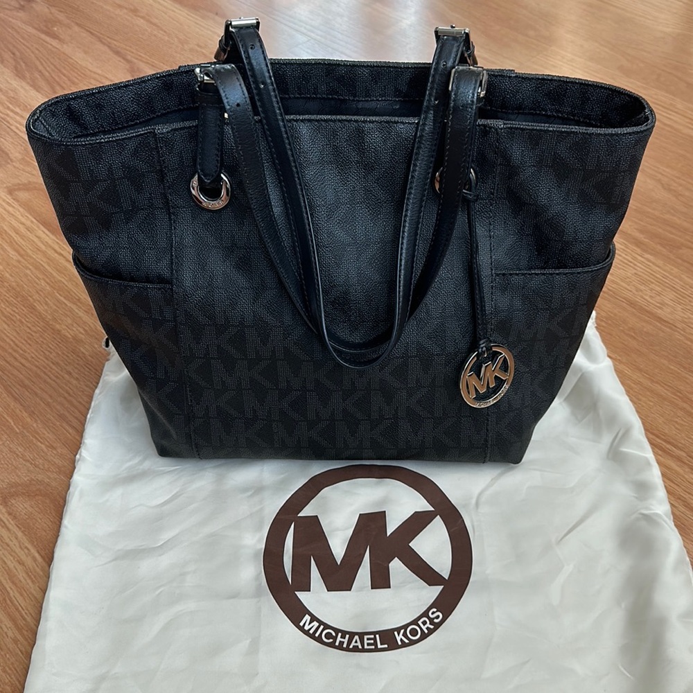**Holiday Sale** MICHAEL KORS Jet Set Logo Black Leather Bag Purse Tote